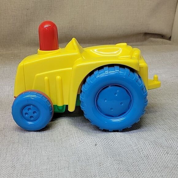 Vintage Hasbro Playskool Weebles Tractor/wagon and 2 Zoo Zoo shakers - Picture 3 of 11